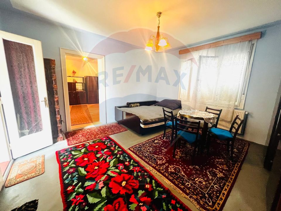 Casă 4 camere 1672 mp teren in Horia