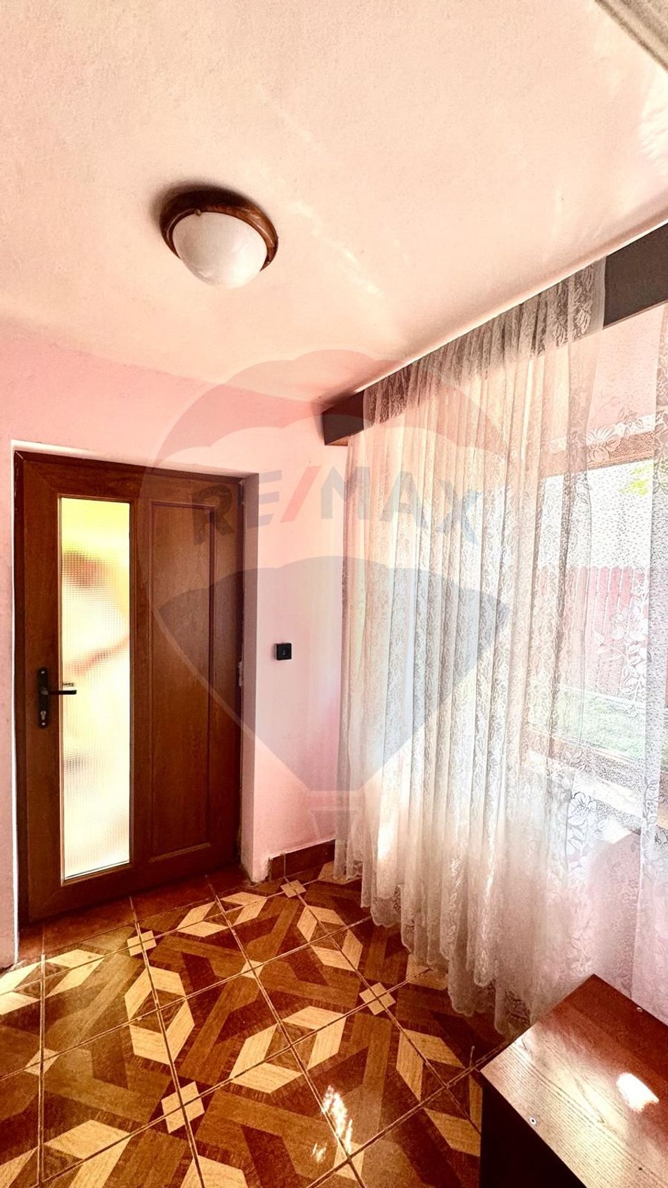 Casa la sol cu 6 camere de vanzare in zona Bratianu