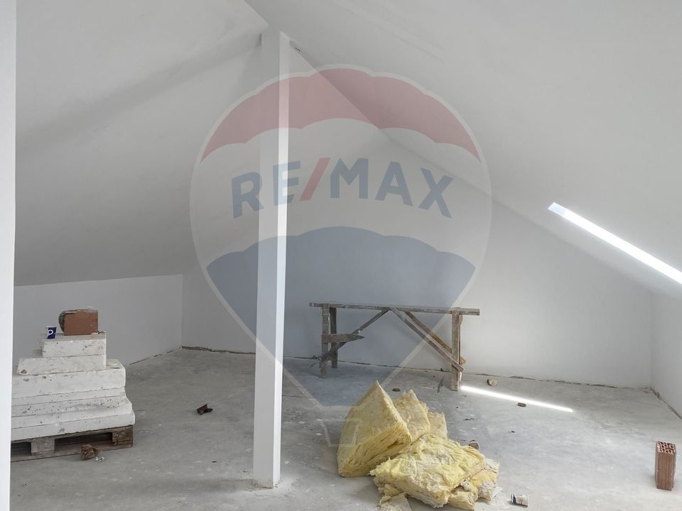 DE VANZARE Vilă cu 4 camere Otopeni