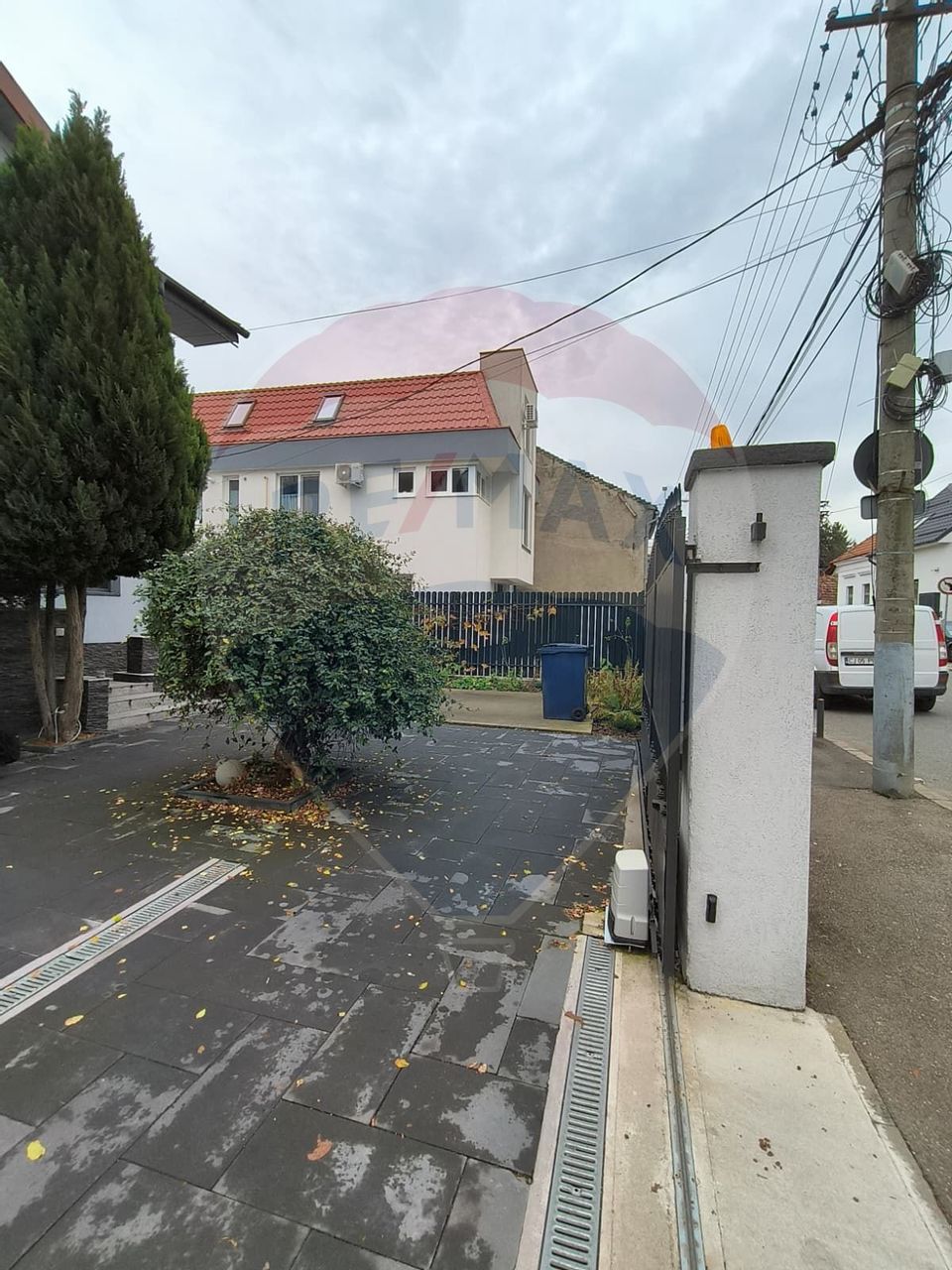 165sq.m Commercial Space for rent, Plopilor area