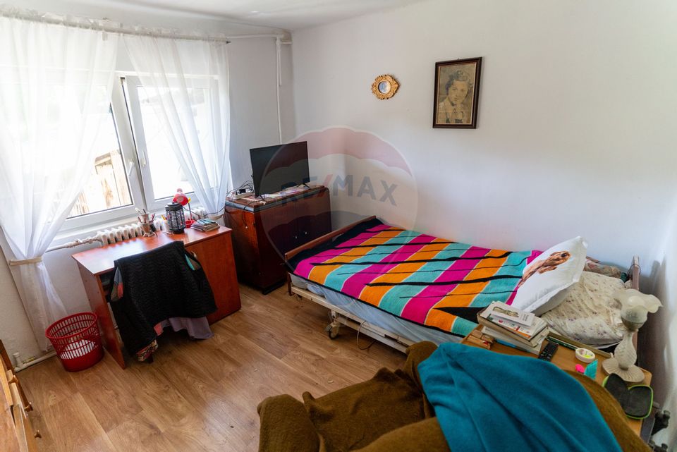 Casă / Vilă cu 10 camere amplasate in 2 corpuri de cladire de vanzare