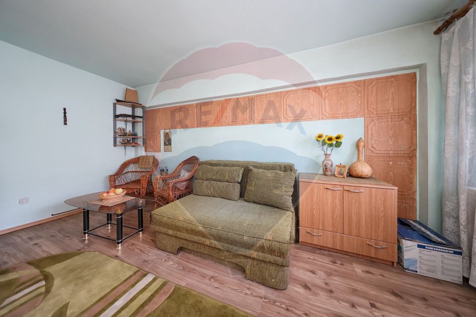 Apartament decomandat de vânzare în zona Tractorul