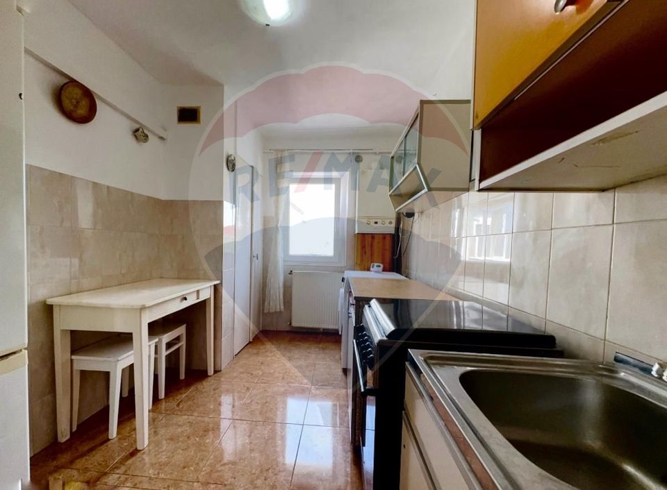 Apartament cu 3 camere de vânzare în zona Aradului