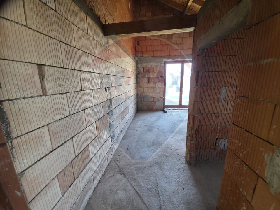 Teren intravilan + casă la roșu de vânzare – Vădurele, jud. Neamț