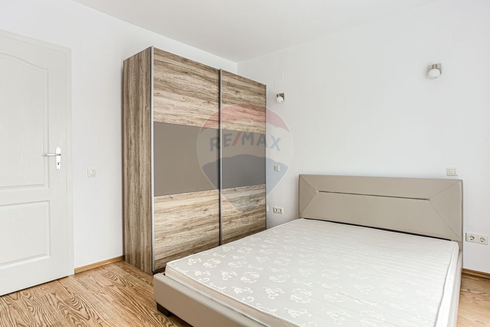 Apartament 3 camere + loc de parcare zona Subcetate