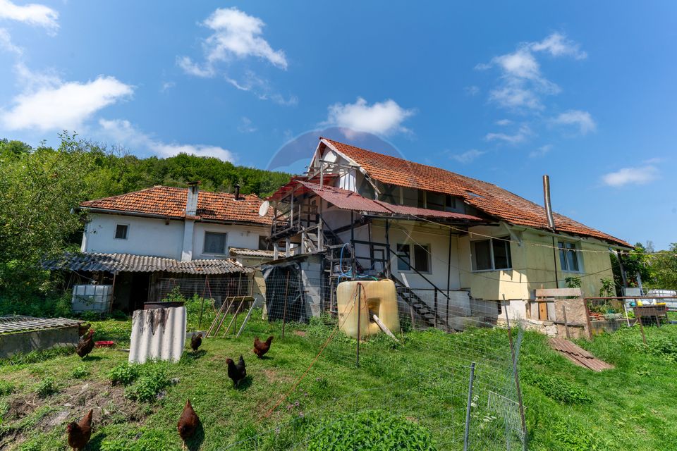 Casă / Vilă cu 10 camere amplasate in 2 corpuri de cladire de vanzare