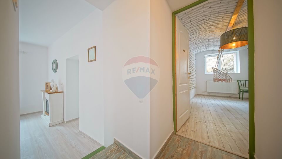 Apartament 3 camere cochet, renovat,  Centrul Istoric
