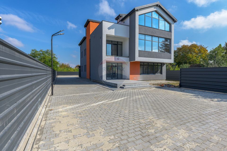 410sq.m Commercial Space for rent, Central area