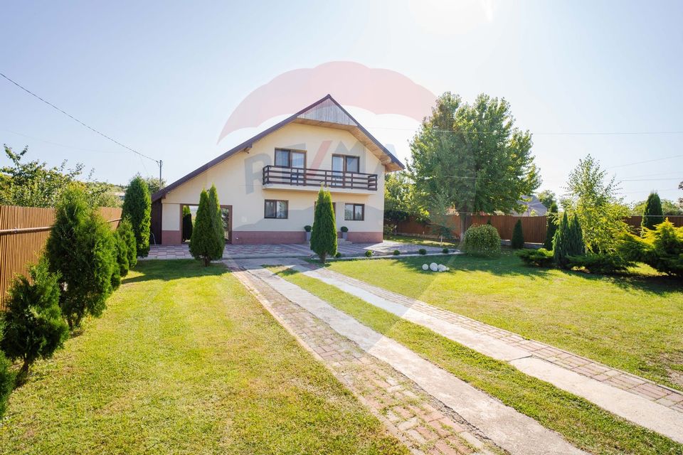 Casă / Vilă cu 5 camere de vânzare în zona Central