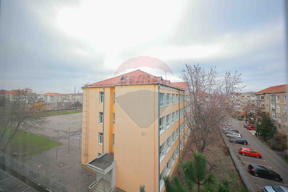 Apartament cu 3 camere de vânzare, zona Ioșia