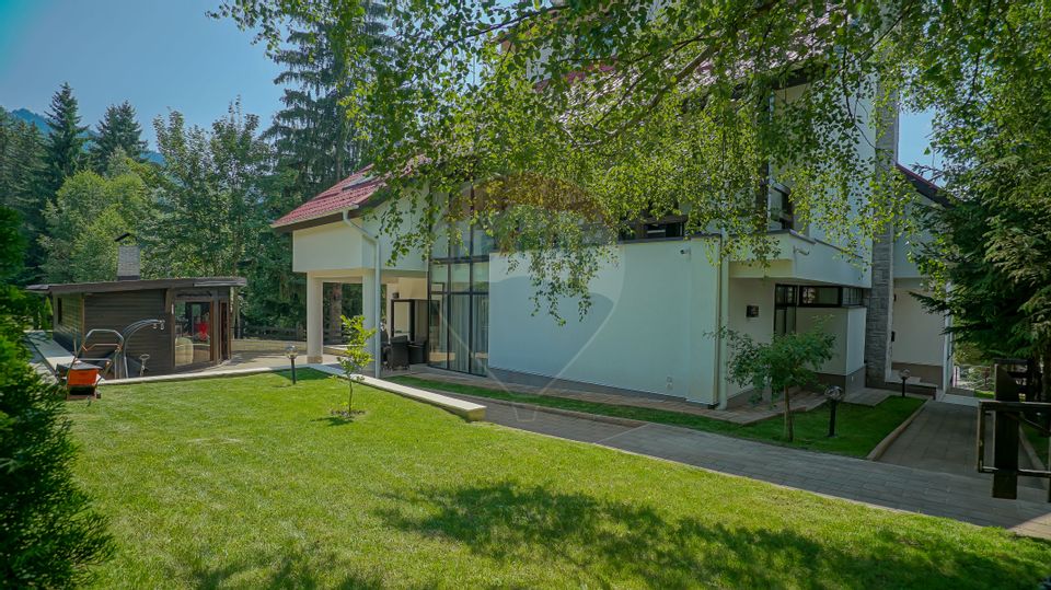 Pensiune cu 12 camere de vânzare în Poiana Brașov