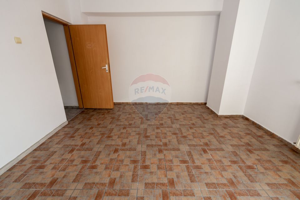 Villa with 10 rooms for rent, GF+GF+1+M, 284mpu, 220 sqm land