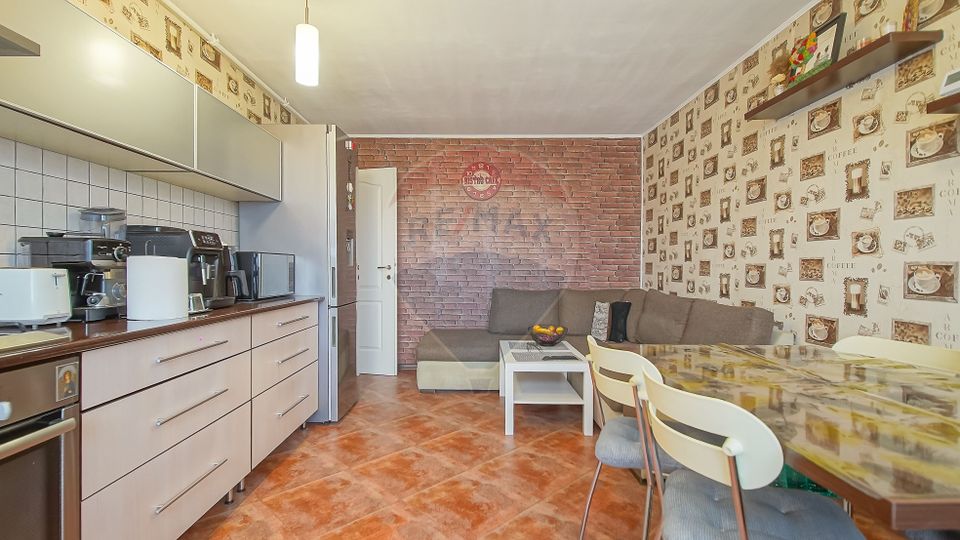 COMISION 0 | Ap 3 camere decomandat | Mobilat Utilat | Triaj