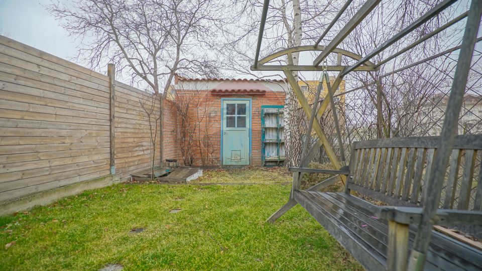 REZERVATA ! Caminul ideal, casa si curte frumos amenajata, Brasov