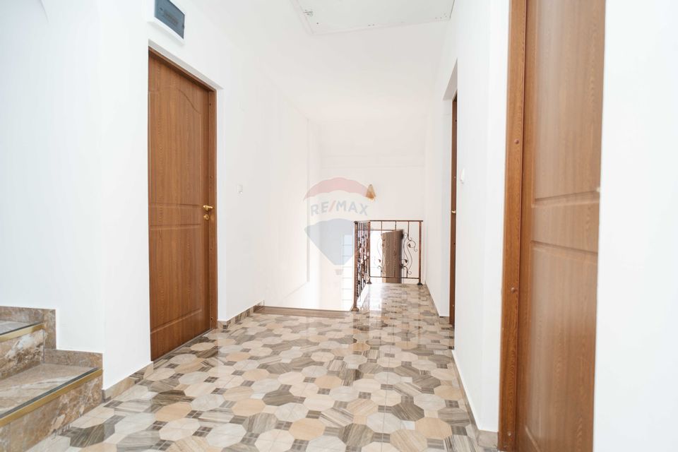 Apartament cu 3 camere de vânzare în zona Bucium