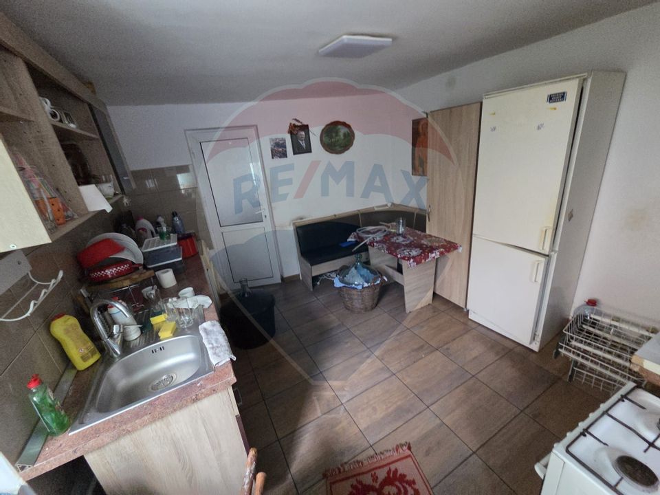 Ansamblu casa de locuit, hala productie ,spatiu de birouri si teren