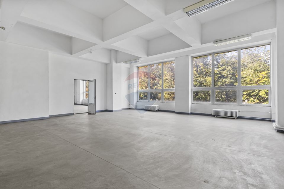 Cladire unica cu destinatii multiple de vanzare Ultracentral Arad