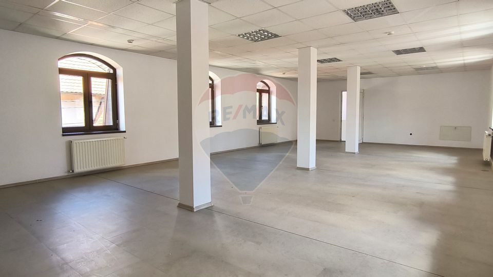 190sq.m Commercial Space for rent, Central area