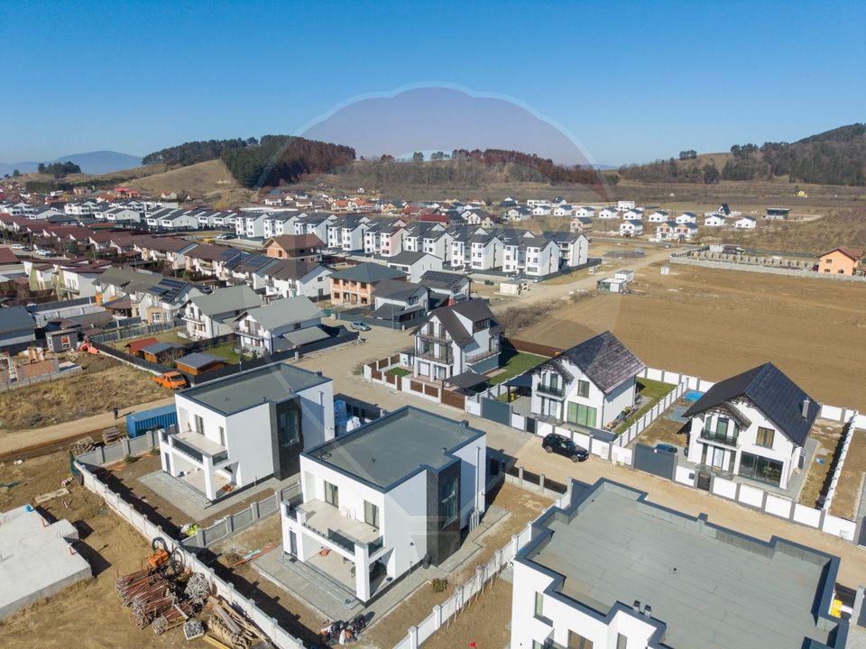 Proprietate speciala, cu destinatii multiple, Sanpetru/ Harman!