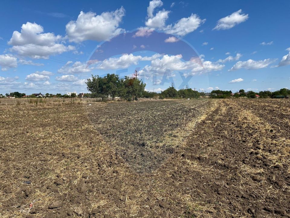 De vanzare teren intravilan 4000 mp, deschidere 150 m Fundulea