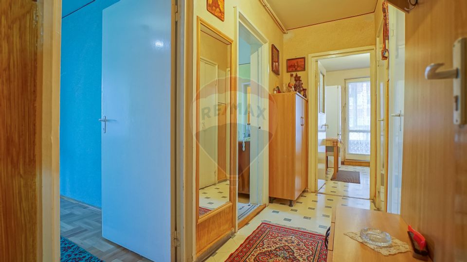 REZERVAT!! Apartament cu 3 camere de vânzare, zona Vlahuta