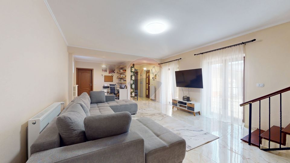 Doua case, 8 camere- oportunitate business - Bod, 2164 mp teren