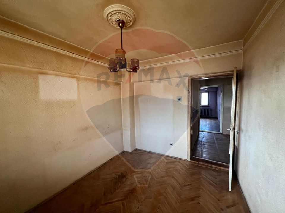 Apartament cu 4 camere de vânzare în zona Central