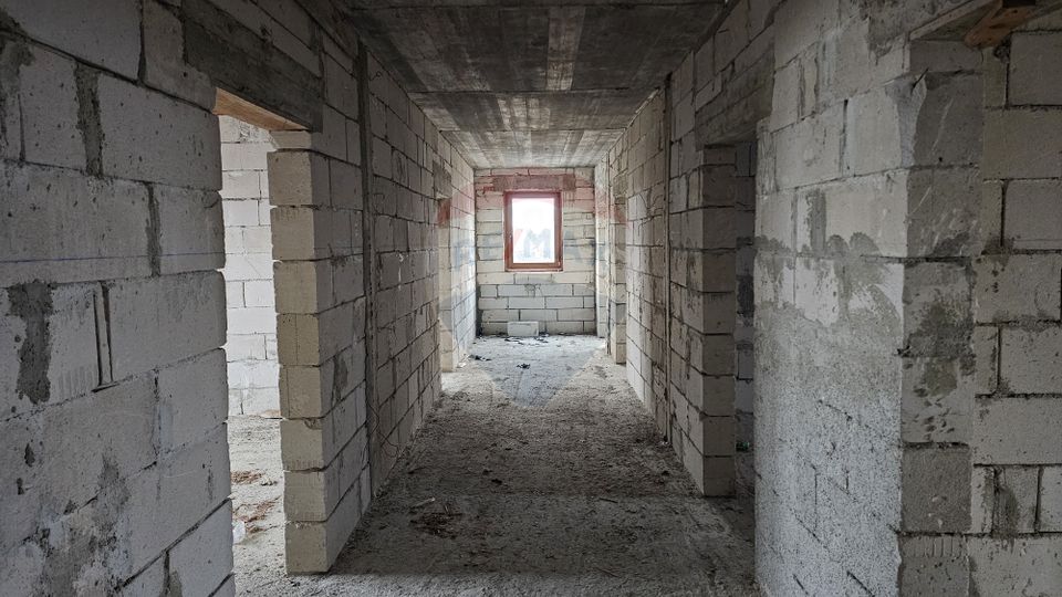 Casă / Vilă cu 12 camere, teren intravilan de 2869mp în Siminicea, SV