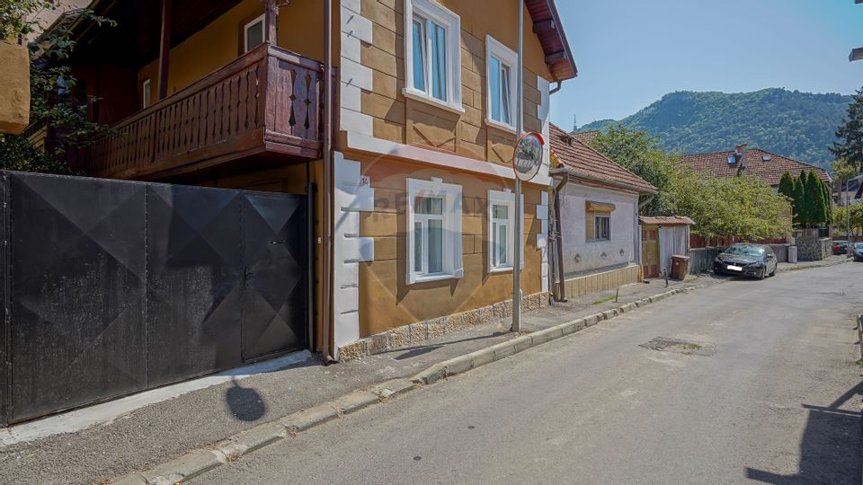 Detached house for sale in Șcheii Brașovului!