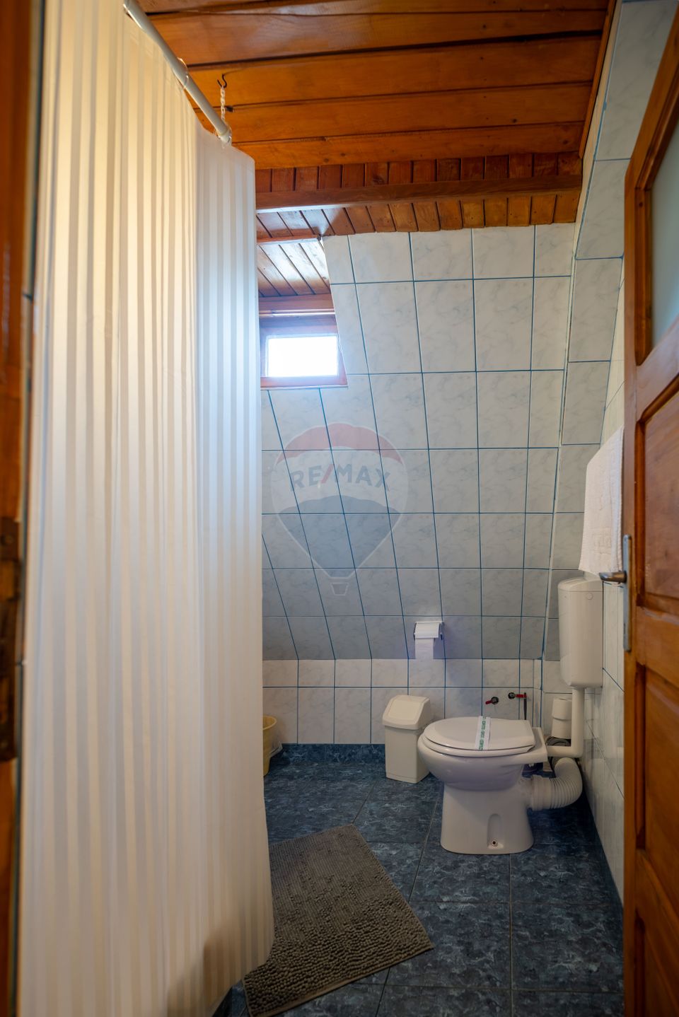 Apartament Busteni – Etaj Integral Vilă – 4 Camere