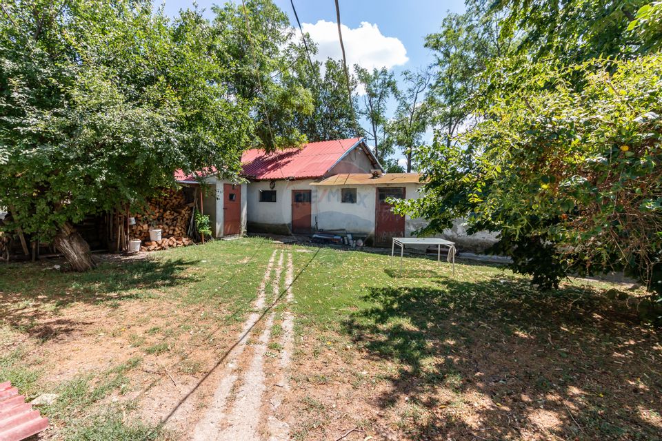 Casa+Laborator+ Teren 12.700 mp + casa de vacanta - Bolintin Vale