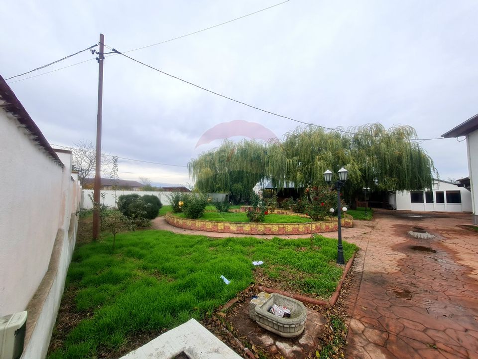 Casă cu 7 camere de vânzare in apropiere de Focsani