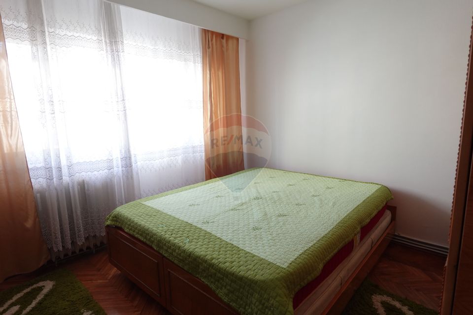 Apartament cu 3 camere de închiriat - Central