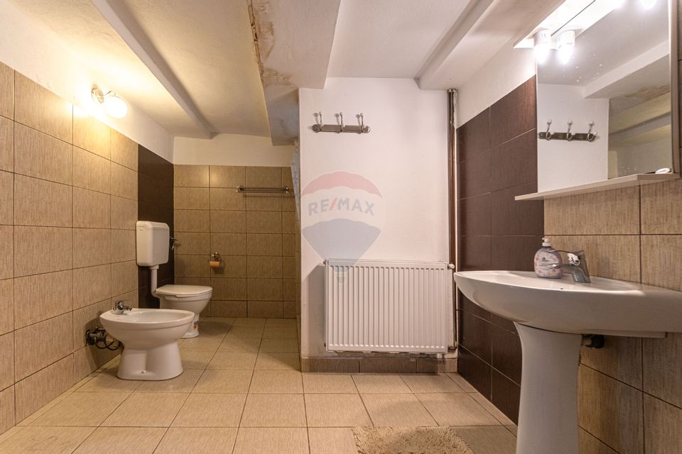 Casă / Vilă cu 7 camere de vânzare