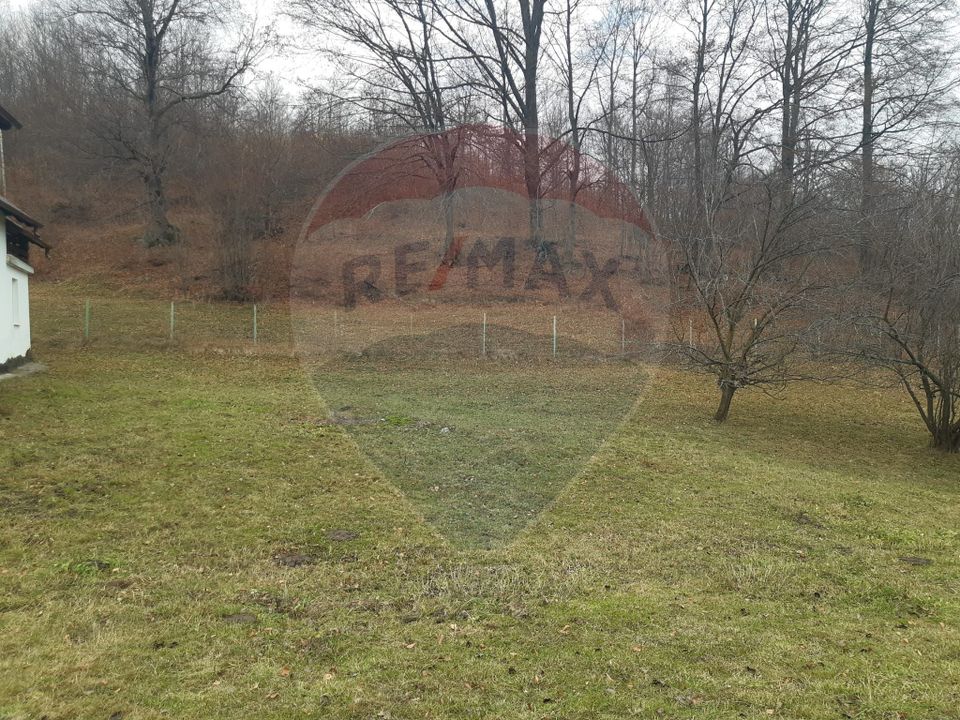 Casă / Vilă cu 7 camere   în zona Bran-Tohanita