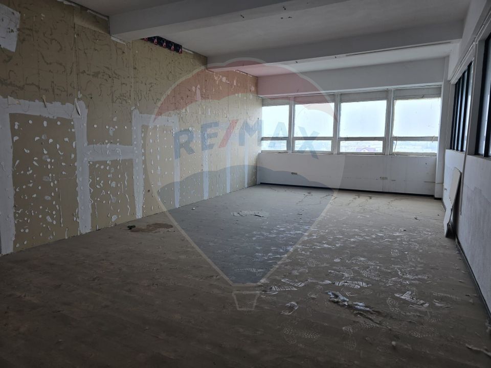 2,428sq.m Commercial Space for rent, Nord-Est area