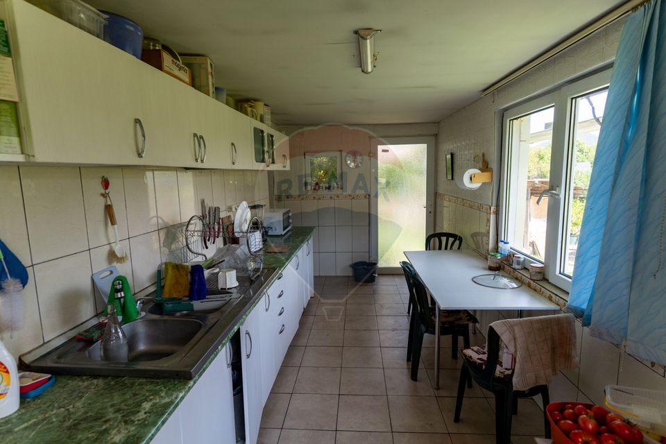 Casă / Vilă cu 10 camere amplasate in 2 corpuri de cladire de vanzare