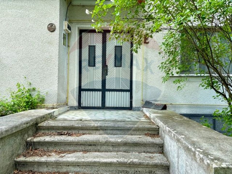 Casă / Vilă cu 7 camere de vânzare