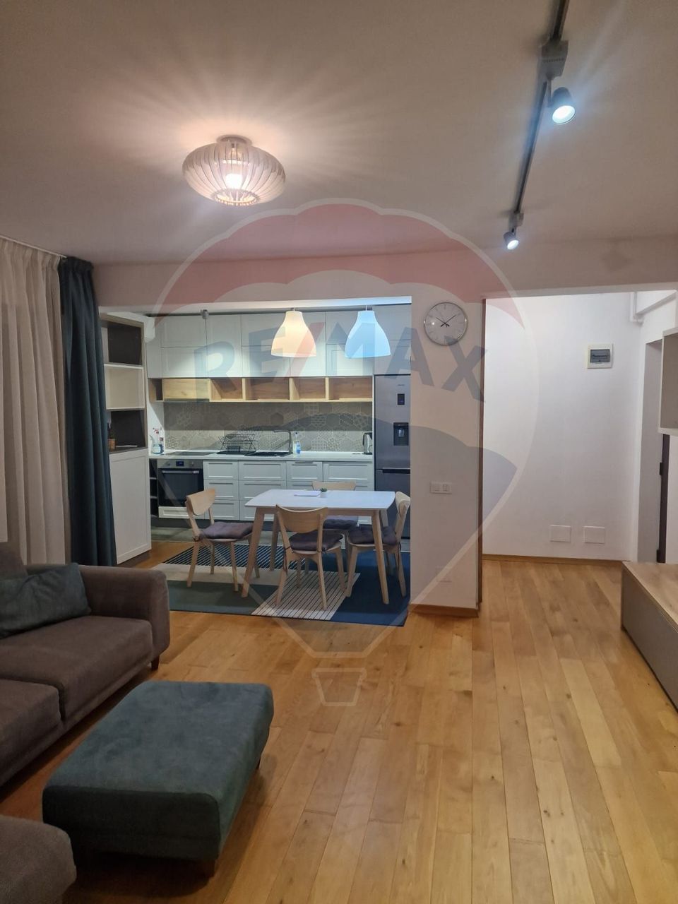 Apartament cu 3 camere de închiriat în zona Buna Ziua