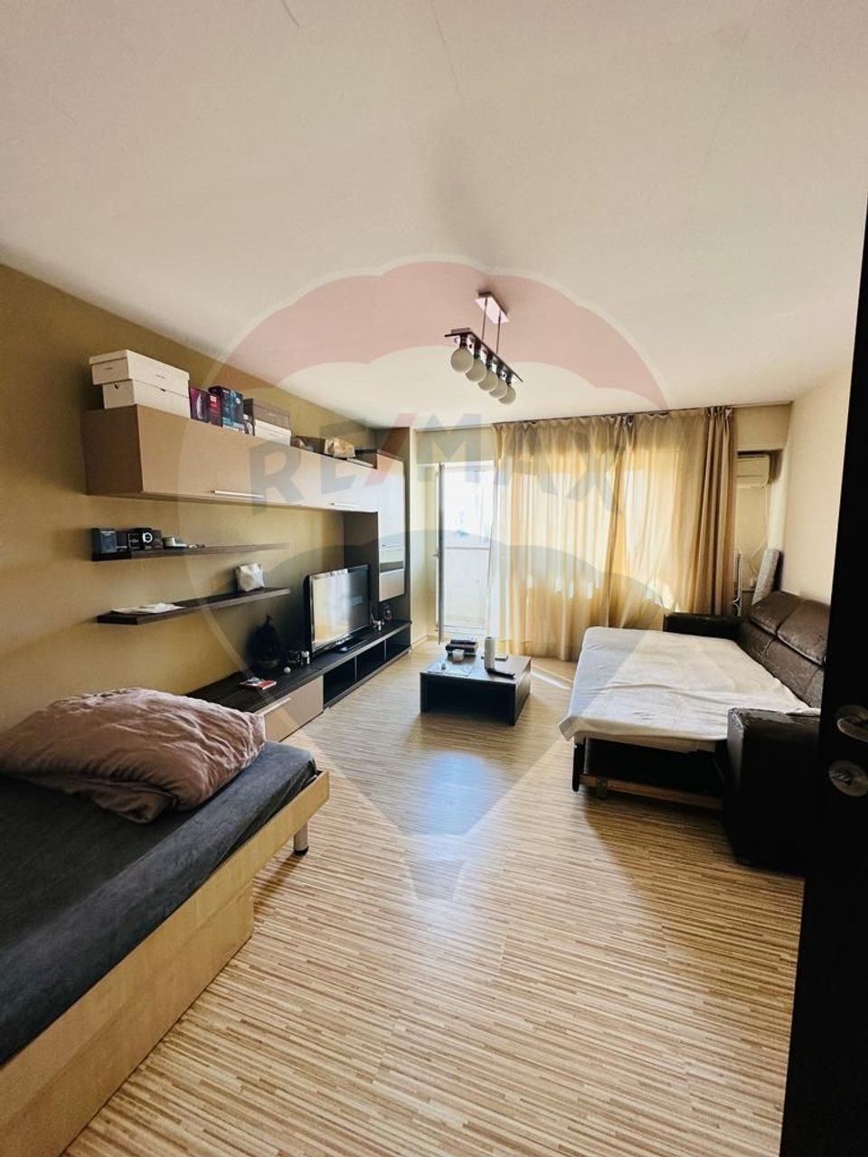 FOR SALE SPACIOUS STUDIO GHICA-TEI