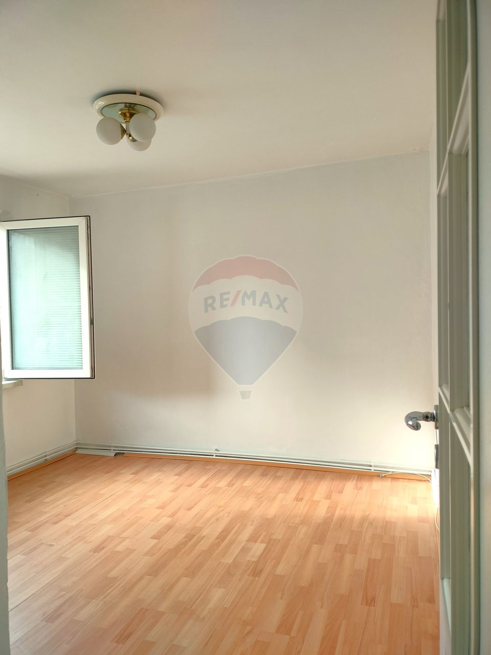 Apartament cu 2 camere de închiriat în zona Sud-Est