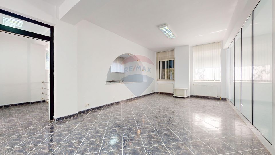 245sq.m Commercial Space for rent, Ultracentral area