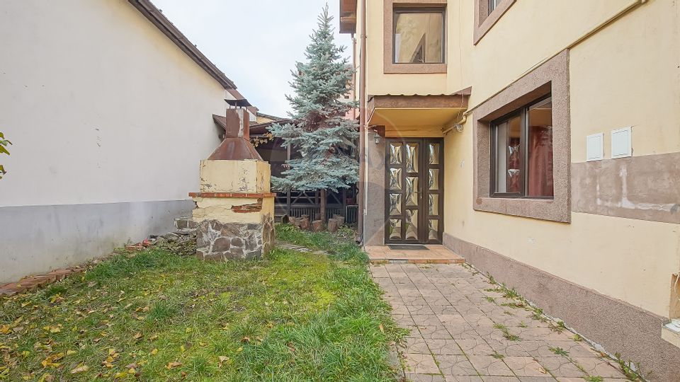 Casă / Vilă cu 12 camere de vânzare în zona Astra