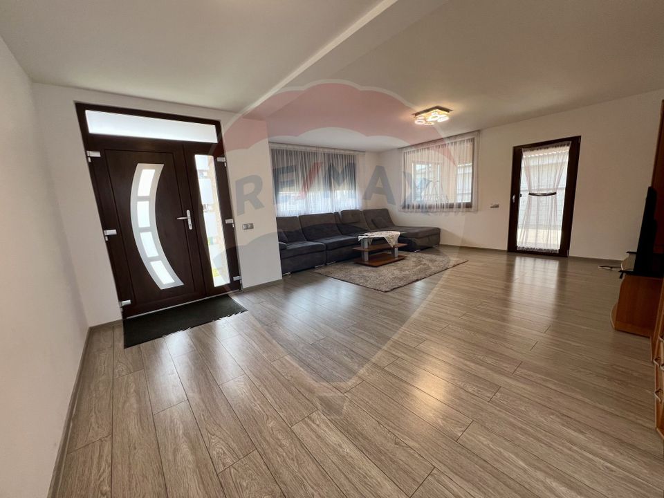 8 room House / Villa for sale