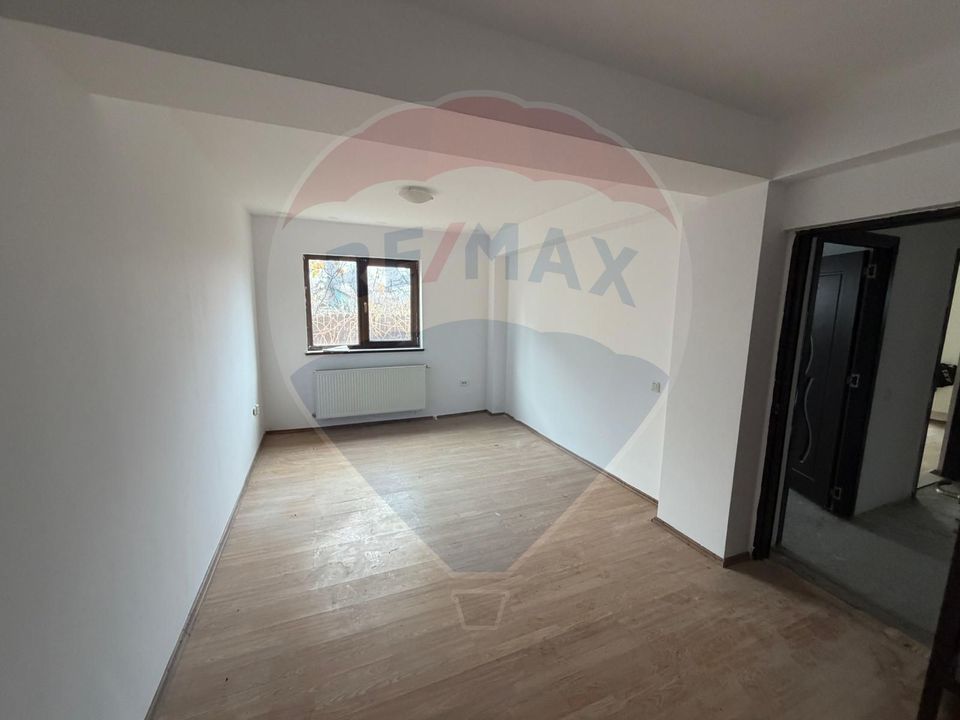Apartament cu 3 camere de vânzare în zona Central