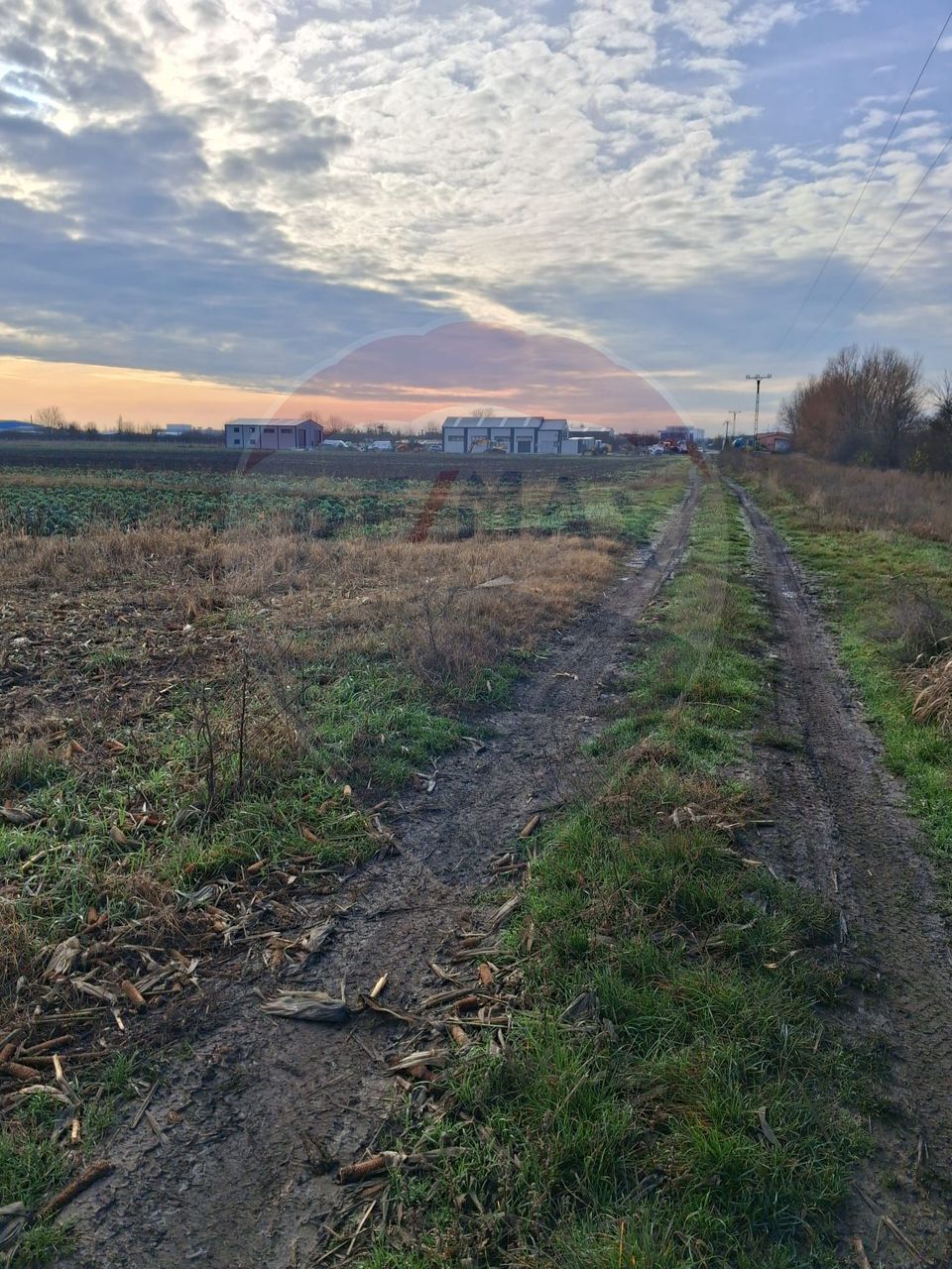 Teren intravilan 3400mp de vânzare la Sântion