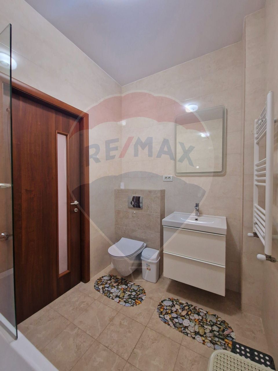 De inchiriat apartament 2 camere Centru Constanta cu loc de parcare