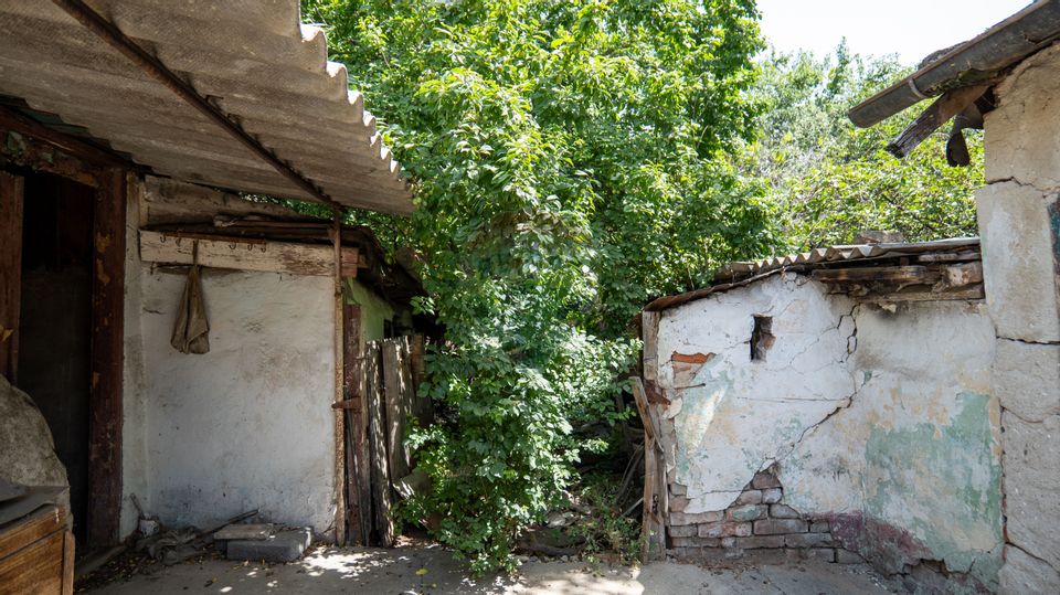 Vanzare casa demolabila si teren in Pantelimon, 150 m de Primarie