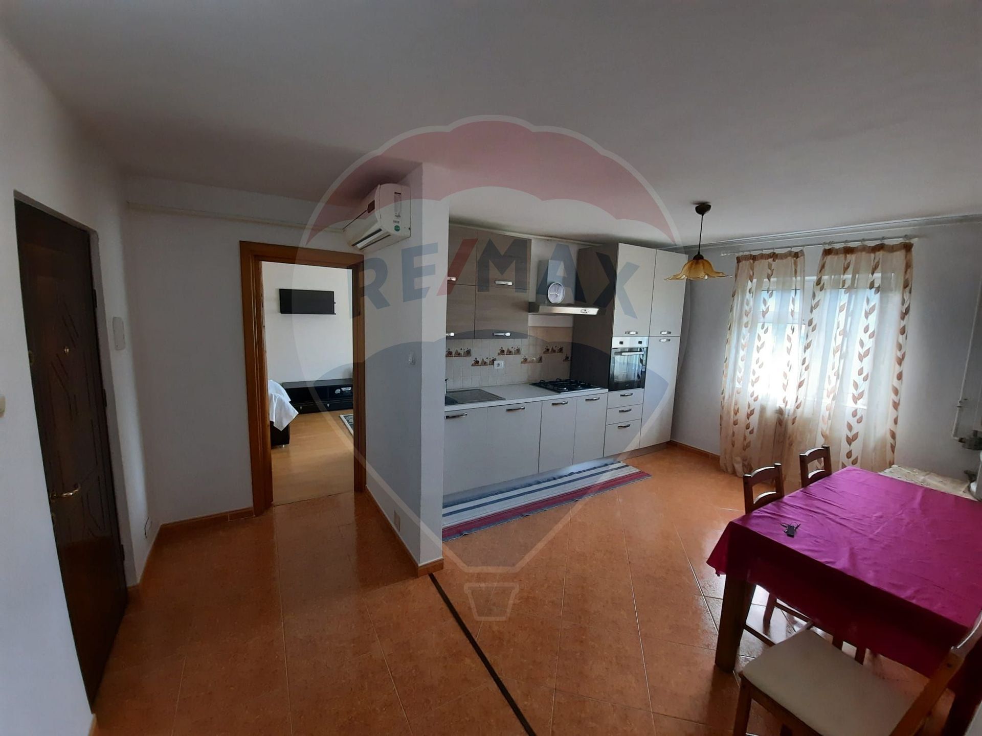 Apartament 3 camere vanzare in bloc de apartamente Vrancea, Focsani, Ultracentral