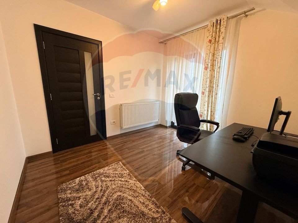 Casă / Vilă cu 4 camere de vânzare in Sanpetru